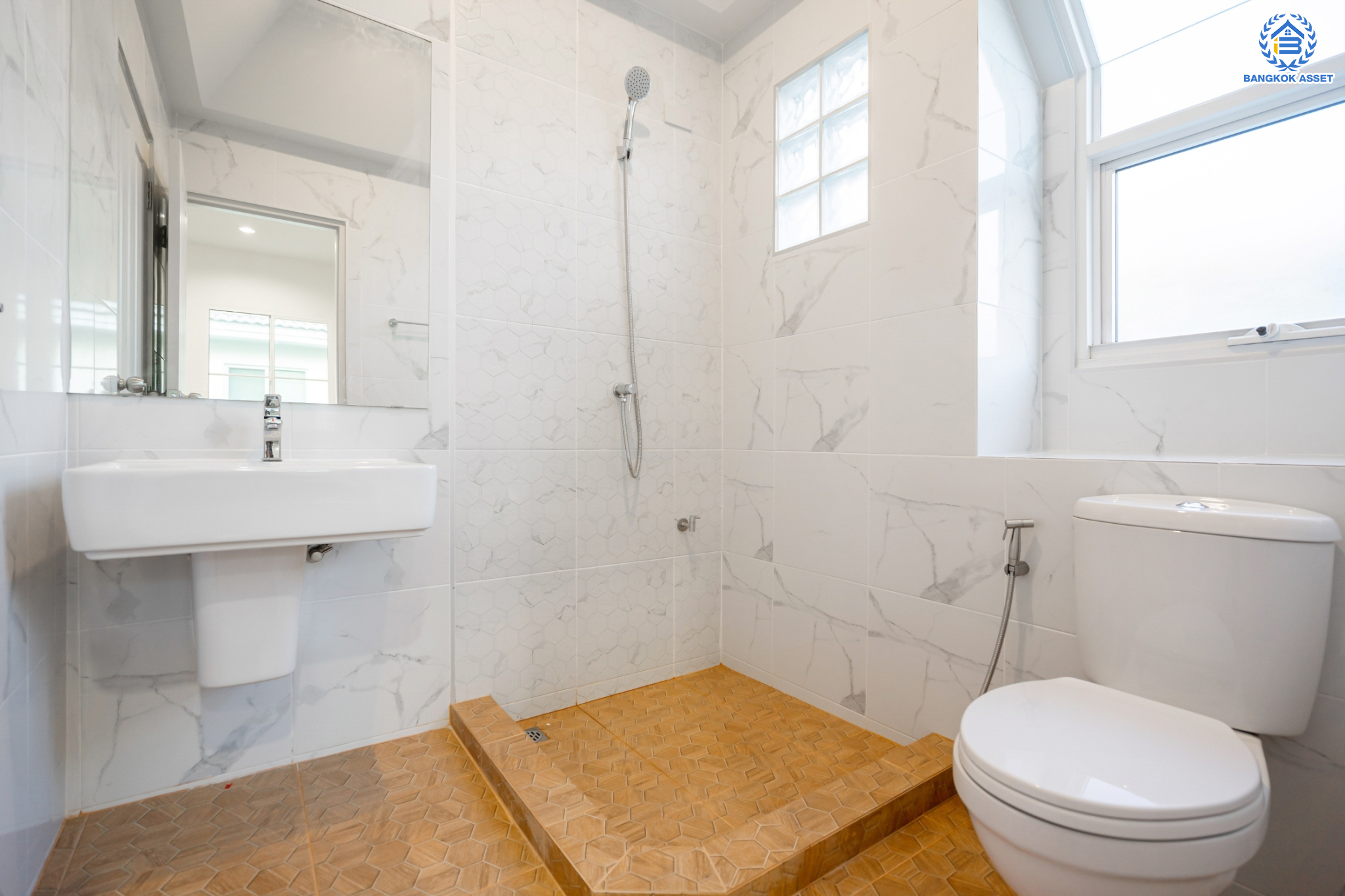 บ้านมือสองตกแต่งใหม่ แบรนด์ LH ม.ชลลดา วัดลาดปลาดุก บ้านเดี่ยวหลังใหญ่ เนื้อที่ 52.2 ตร.ว. ฟังก์ชัน 3 ห้องนอน 2 ห้องน้ำ จอดรถได้ 2 ที่จอดรถ พร้อม Facilities ครบครัน บนทำเลเดินทางสะดวก เชื่อมต่อถ.กาญจนาภิเษก ใกล้รถไฟฟ้าสายสีม่วง "สถานีคลองบางไผ่"...